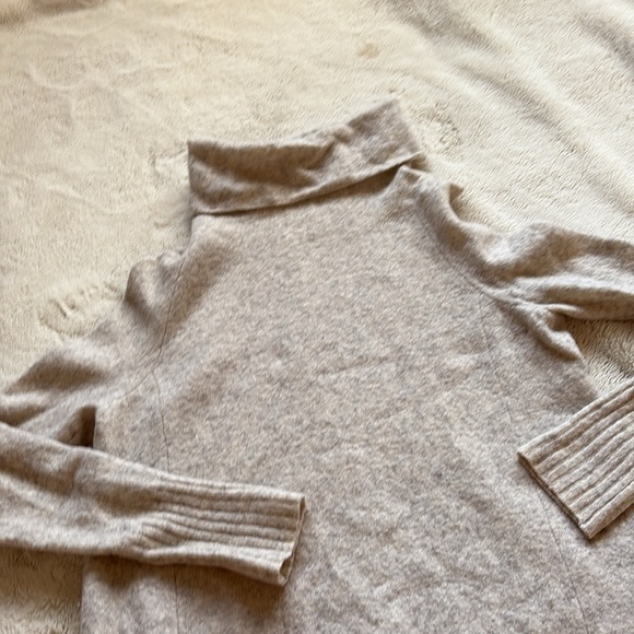 Aritzia Community Yak-Wool Turtleneck Sweater Size XS | Heather Gray | Capsule | - Picture 3 of 9